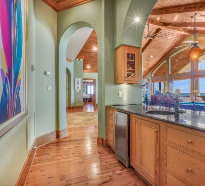 Wet Bar- Seats 4