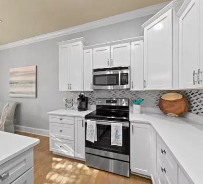 Enough cooking space for everyone, plus a breakfast counter.