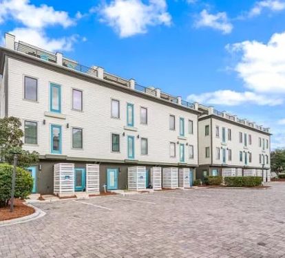 2 private parkings spots immediately in front of the entrance. Welcome home!  In addition to the entry way, there is outdoor storage for beach gear.