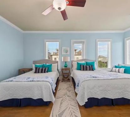 3rd floor double Queens with en suite bathroom.