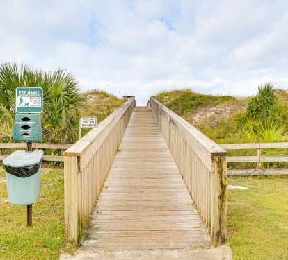 Only the other side of this walk over is paradise!