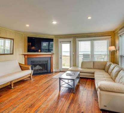 Comfortable furnishing and TV to relax.