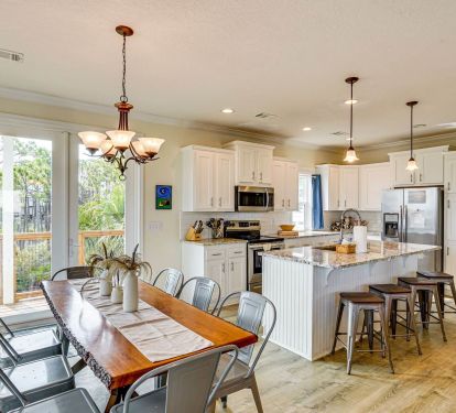 Large Kitchen for all that favorite dishes and a larger dinning table!
