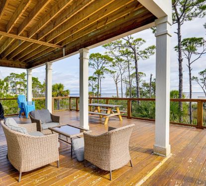 Large 1st level Deck with comfy seating and grill.