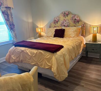Queen pedestal bed with mini storage drawers beneath. Great sitting area, wall TV, and extras