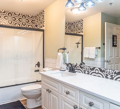 Main bath &amp; shower, adjoins 2nd bedroom and main hall