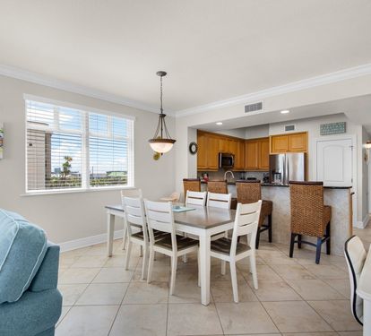 Gulf front dining with seating for all!