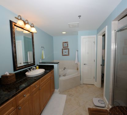 Double sinks! Large jacuzzi tub! Walk in shower! 