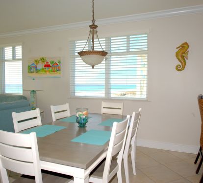 Watch the dolphin entertain during breakfast. 
