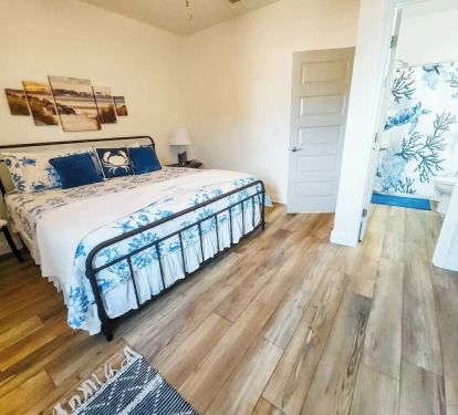 Master bedroom/King
