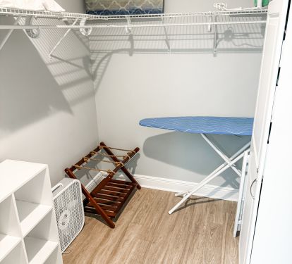 Spacious Master Bedroom Walk In Closet 