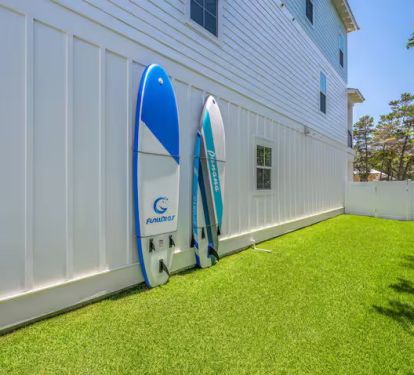 Hit the waves in style with Reefwood's two included paddleboards!