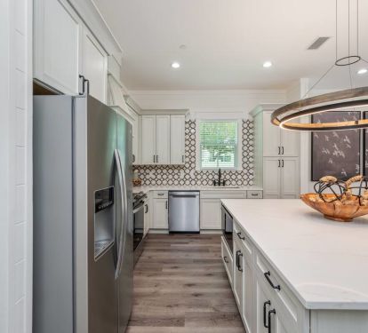 Stainless steel appliances and well stocked kitchen amenities