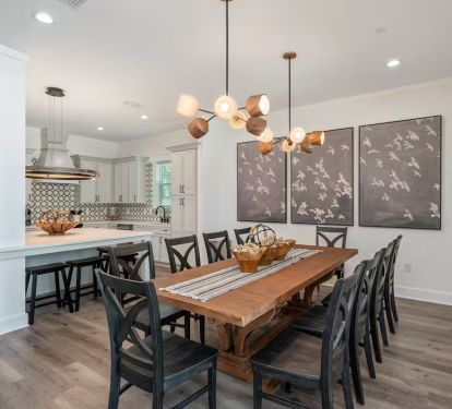 Make memories over delicious meals with Reefwoods spacious seating