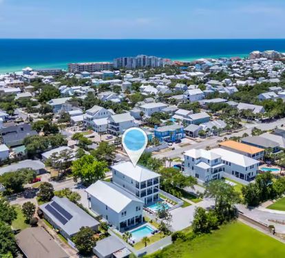 Just two blocks from beautiful Emerald Coast beaches