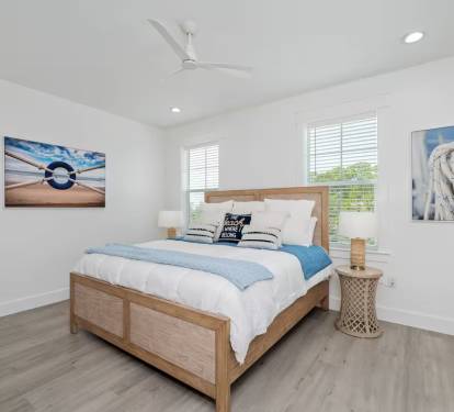 Bedroom 1 Pic 1: King with private bathroom (sleeps 2)