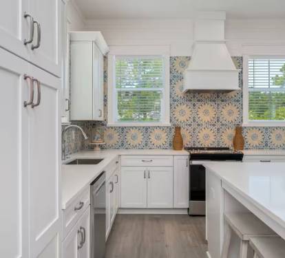 Spacious kitchen layout gives you all the room you need for making delicious meals!