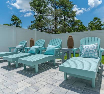 Plenty of designer grade outdoor seating by the pool for everyone to enjoy!