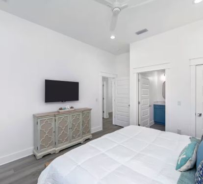 Bedroom 1. Pic 2. King with attached bath with shower tub combo