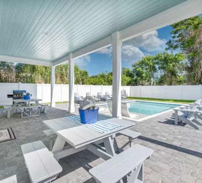 Enjoy poolside dining around Seaspray's two alfresco tables.