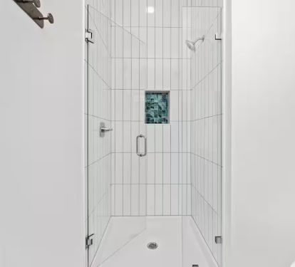 1st floor hall FULL bathroom