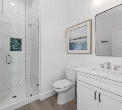 1st floor hall FULL bathroom