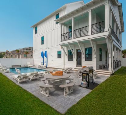 Large back yard offers plenty of space