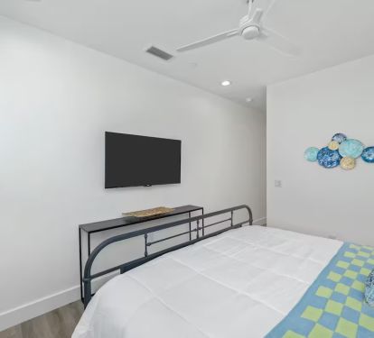 Bedroom 2 Pic 2: King bed with private bathroom (sleeps 2)