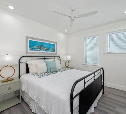 Bedroom 3 Pic 1: King bed with private bathroom (sleeps 2)