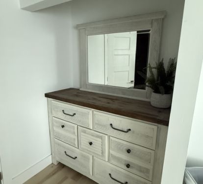 Dresser space