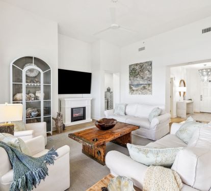 Beautifully decorated spacious living area