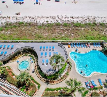 Tower 2 Pool & Sundeck