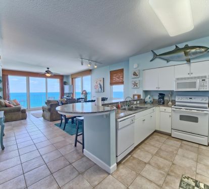Not a bad view when you walk in! Ceramic tile throughout. 