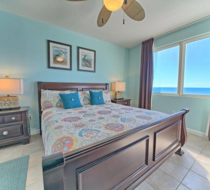 KIng size master bedroom. Nice furniture. Ocean views and balcony access door! 