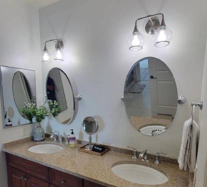 Double sinks in the master bathroom