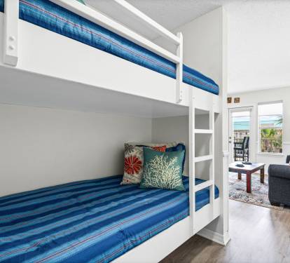 Twin bunks in cozy nook in the hallway