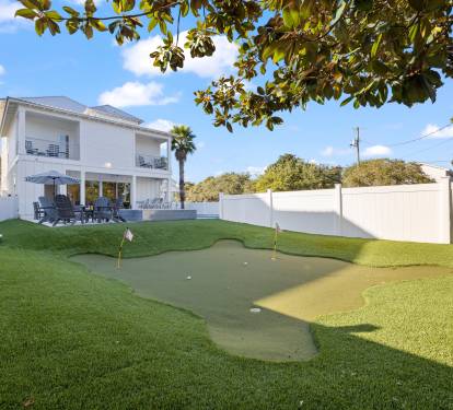 3 hole putting green