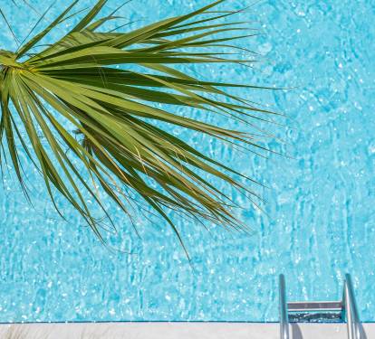 Pool-sparking clean water