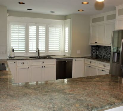 Open kitchen space with kitchen island