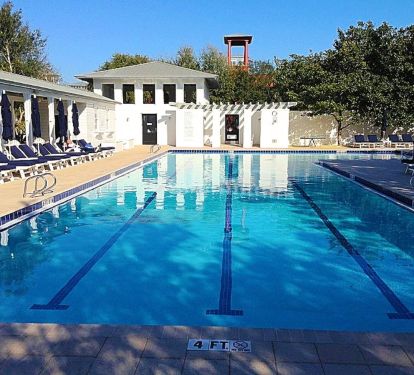 Community pool 