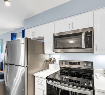 Fully stocked kitchen, including stainless steel appliances