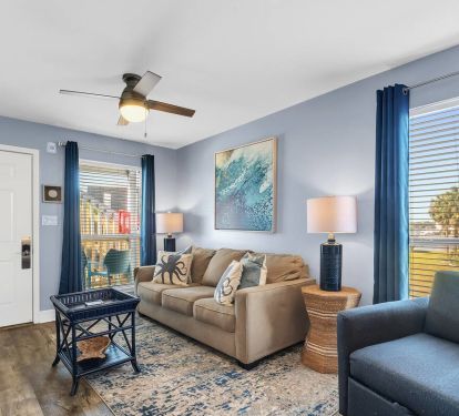Cozy and spacious living room 