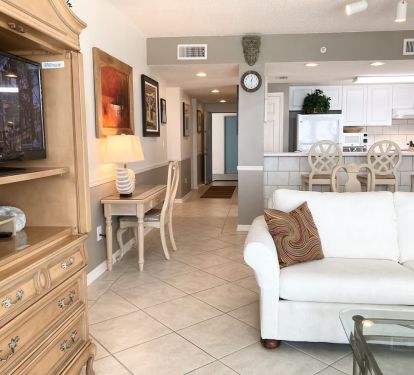Open floor plan with plenty of seating.