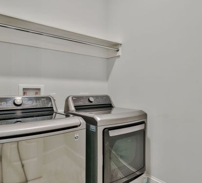 Washer/dryer space
