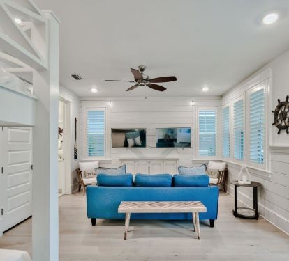 Bunk bedroom with ample space 