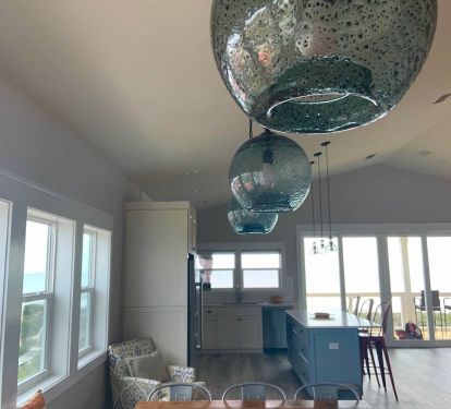 Dining room pendant lights can be dimmed for perfect atmosphere