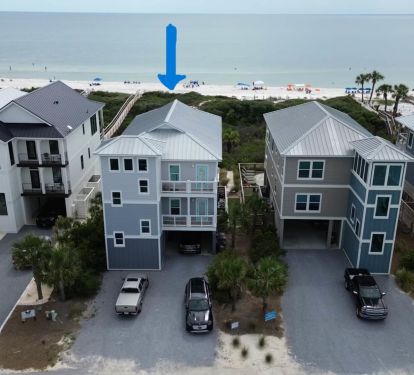 Aerial view with driveway (from East)