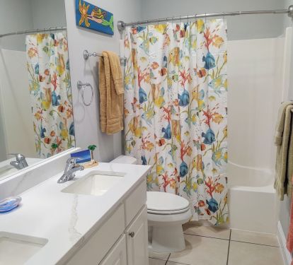 Cheery 2nd Floor Bathroom; full shower/tub