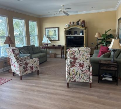 Roomy living area; faces Gulf