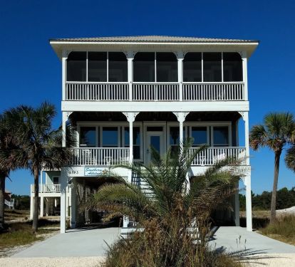 Charming Southern Home; with all amenities included!